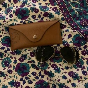 Barely worn ray ban aviators gold